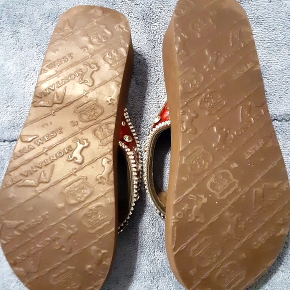 Bundle of Toes Sandals - Picture 13 of 16